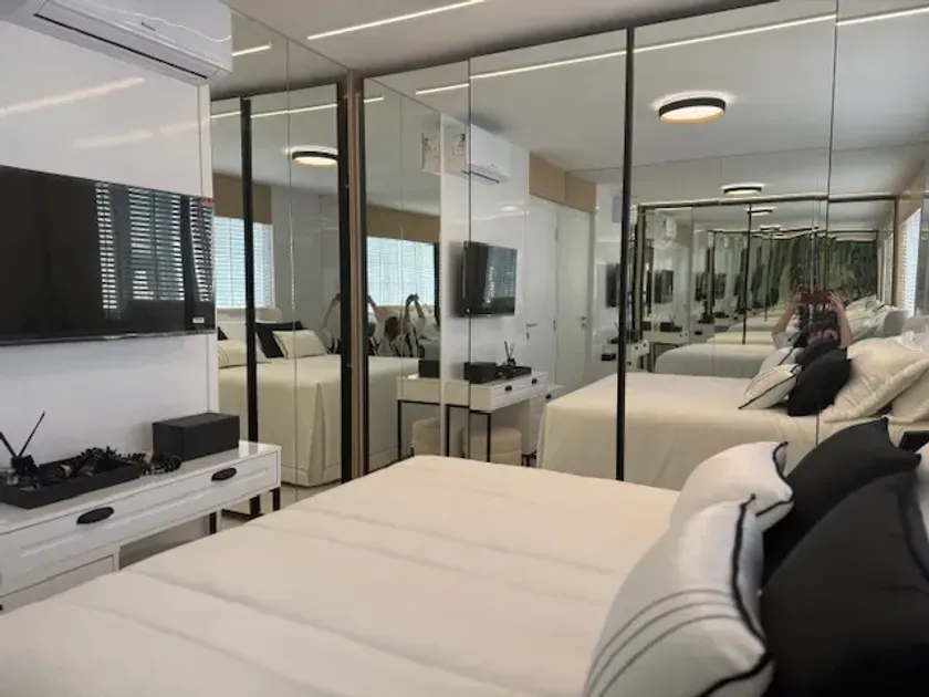 Apartamento mobiliado com 2 dormitórios e 1 vaga de garagem na Av. Atlântica em Balneário Camboriú — foto 6