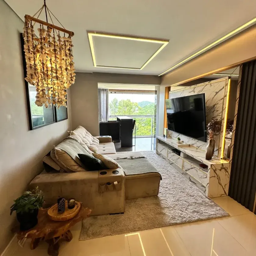 Apartamento com 3 dormitórios sendo 1 suíte e 2 vagas de garagem na Praia Brava em Itajaí/SC