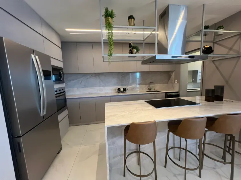 Apartamento mobiliado com 2 suítes e 2 vagas de garagem na Praia Brava em Itajaí — foto 8