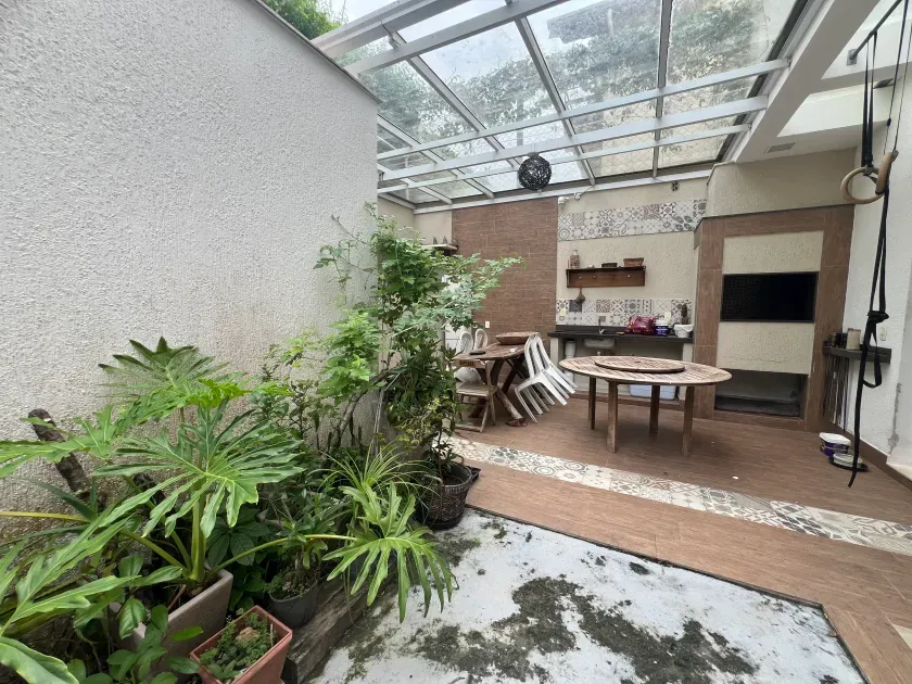 Casa com 5 suítes e 5 vagas na garagem na  Praia dos Amores - Balneário Camboriú/SC