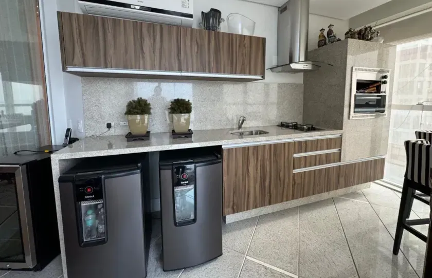 Apartamento mobiliado com 4 suítes e 4 vagas de garagem na Av. Atlântica em Balneário Camboriú — foto 7