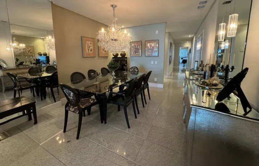 Apartamento mobiliado com 4 suítes e 4 vagas de garagem na Av. Atlântica em Balneário Camboriú — foto 2