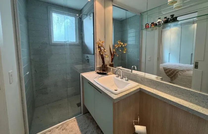 Apartamento mobiliado com 4 suítes e 4 vagas de garagem na Av. Atlântica em Balneário Camboriú — foto 15
