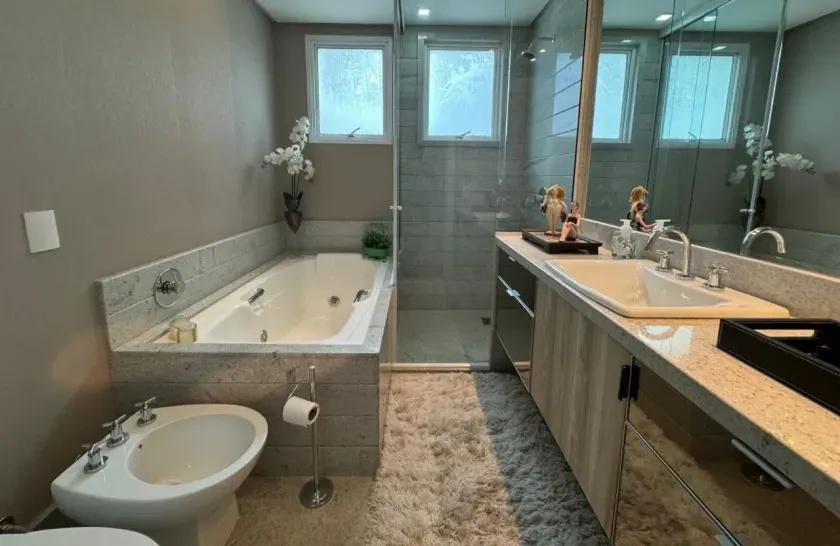 Apartamento mobiliado com 4 suítes e 4 vagas de garagem na Av. Atlântica em Balneário Camboriú — foto 18