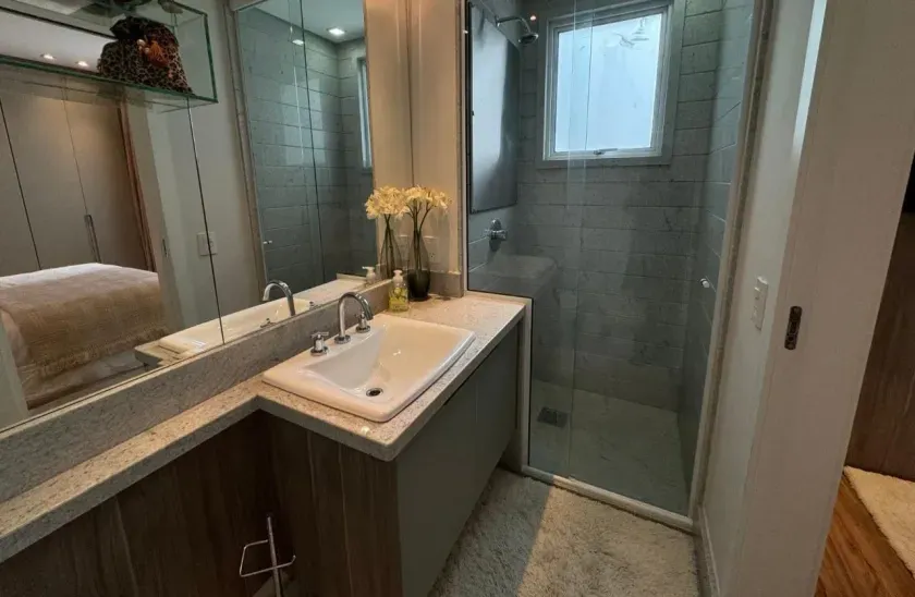 Apartamento mobiliado com 4 suítes e 4 vagas de garagem na Av. Atlântica em Balneário Camboriú — foto 24