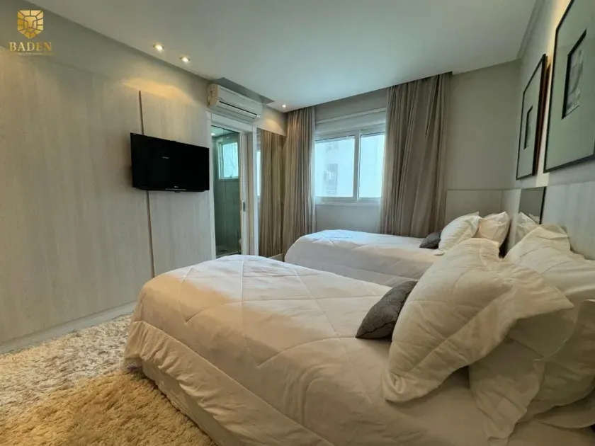 Apartamento mobiliado com 4 suítes e 4 vagas de garagem na Av. Atlântica em Balneário Camboriú — foto 22