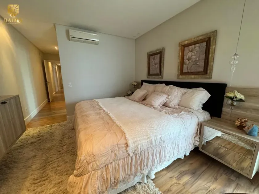 Apartamento mobiliado com 4 suítes e 4 vagas de garagem na Av. Atlântica em Balneário Camboriú — foto 17