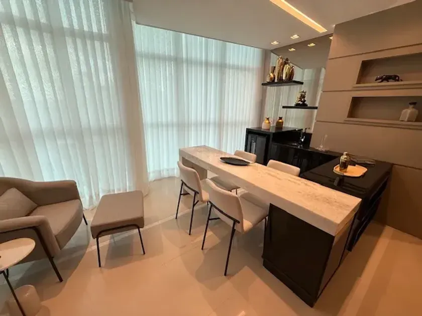 Apartamento alto padrão com 3 suítes e 2 vagas de garagem em Balneário Camboriú