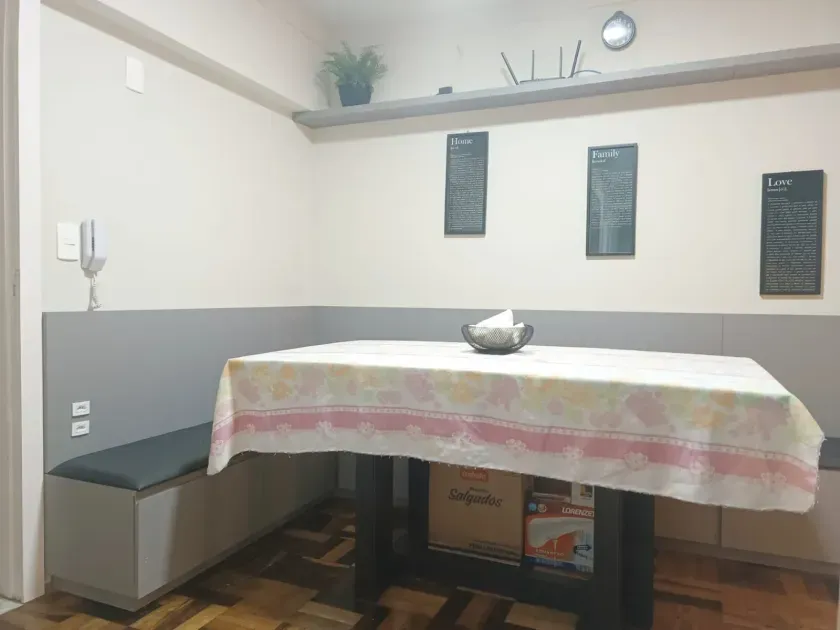 Apartamento quadra mar com 2 dormitórios no centro de Balneário Camboriú