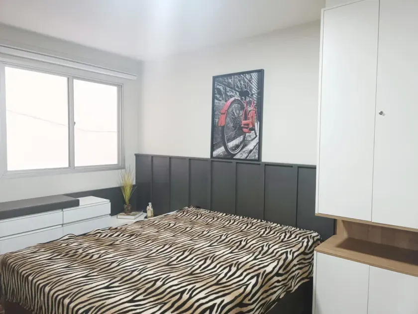 Apartamento quadra mar com 2 dormitórios no centro de Balneário Camboriú — foto 3