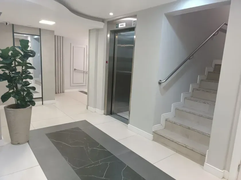 Apartamento quadra mar com 2 dormitórios no centro de Balneário Camboriú — foto 6