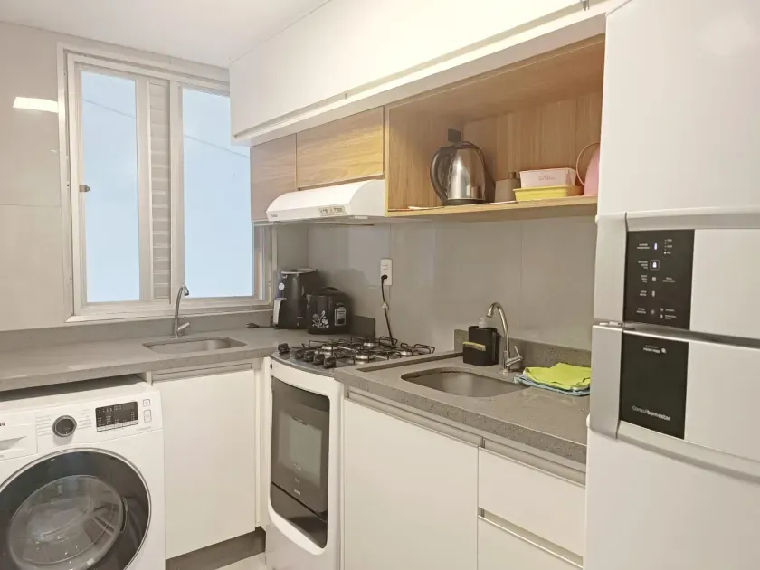 Apartamento quadra mar com 2 dormitórios no centro de Balneário Camboriú — foto 7