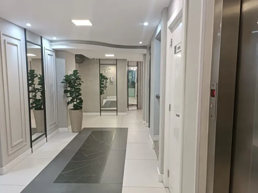 Apartamento quadra mar com 2 dormitórios no centro de Balneário Camboriú — foto 8
