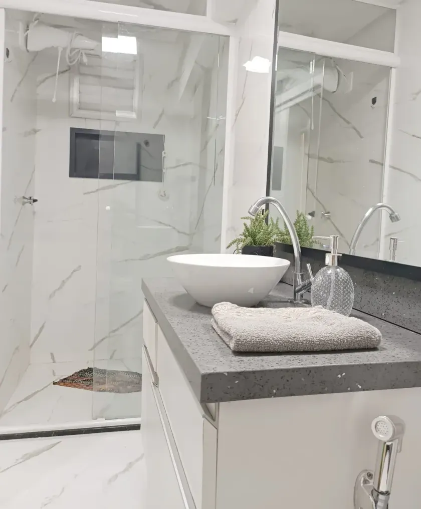 Apartamento quadra mar com 2 dormitórios no centro de Balneário Camboriú — foto 11