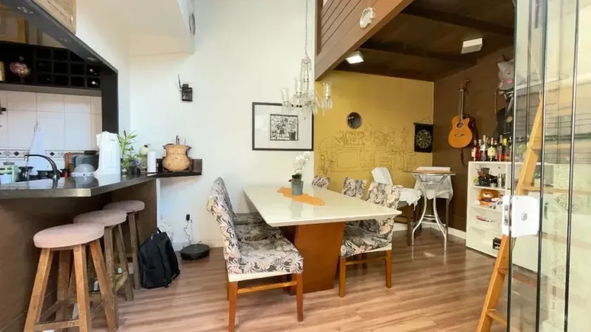 Sobrado com 2 dormitórios e 1 vaga de garagem com terraço e churrasqueira em Balneário Camboriú — foto 4
