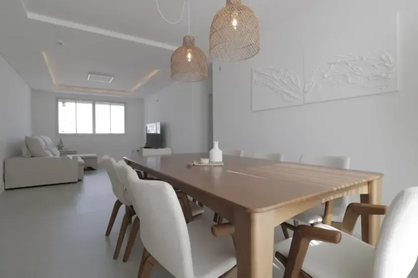 Apartamento com 4 suítes e 3 vagas de garagem no Centro de Balneário Camboriú/SC — foto 2