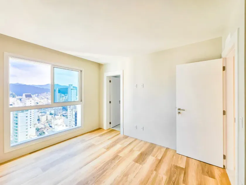 Apartamento com 4 suítes e 3 vagas de garagem no bairro Pioneiros em Balneário Camboriú/SC — foto 6