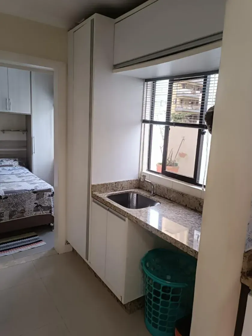 Apartamento com 3 dormitórios sendo 1 suíte e 1 vaga de garagem no centro de Balneário Camboriú — foto 10