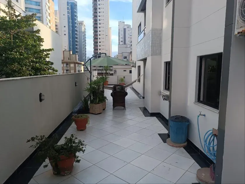 Apartamento com 3 dormitórios sendo 1 suíte e 1 vaga de garagem no centro de Balneário Camboriú — foto 23