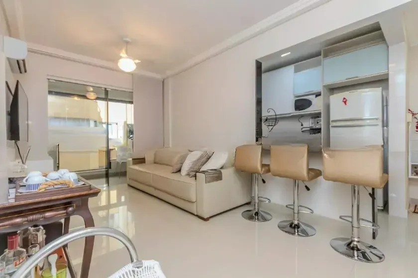 Apartamento completamente mobiliado com 2 quarto e 1 vaga de garagem no Centro Balneário Camboriú — foto 3