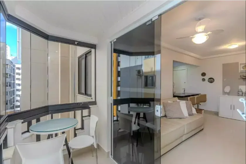 Apartamento completamente mobiliado com 2 quarto e 1 vaga de garagem no Centro Balneário Camboriú — foto 5