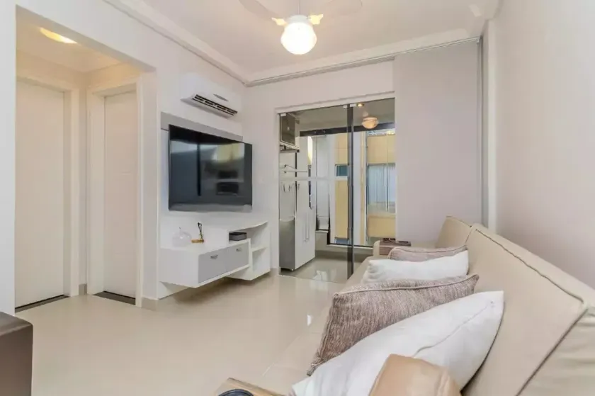 Apartamento completamente mobiliado com 2 quarto e 1 vaga de garagem no Centro Balneário Camboriú — foto 6