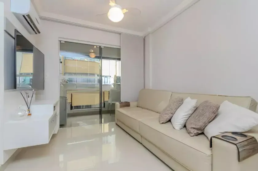 Apartamento completamente mobiliado com 2 quarto e 1 vaga de garagem no Centro Balneário Camboriú — foto 9