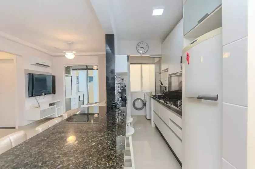 Apartamento completamente mobiliado com 2 quarto e 1 vaga de garagem no Centro Balneário Camboriú — foto 10