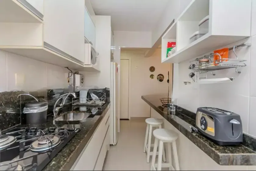 Apartamento completamente mobiliado com 2 quarto e 1 vaga de garagem no Centro Balneário Camboriú — foto 12