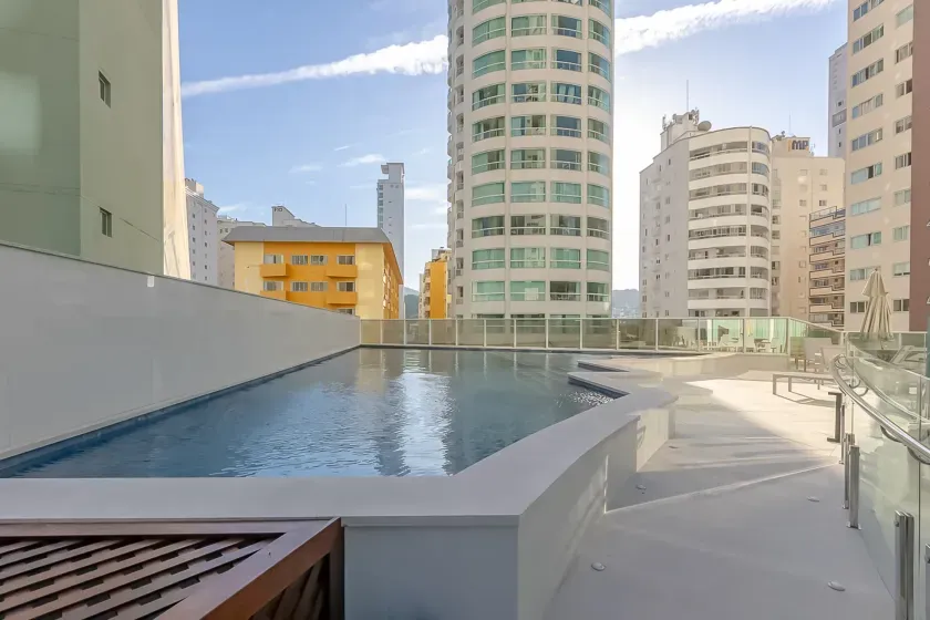 Apartamento vista mar e andar alto! Com 4 suítes e 3 vagas no Bairro Pioneiros em Balneário Camboriú — foto 29