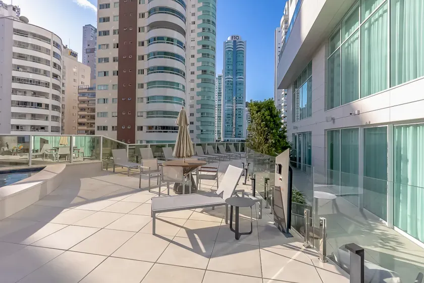 Apartamento vista mar e andar alto! Com 4 suítes e 3 vagas no Bairro Pioneiros em Balneário Camboriú — foto 32