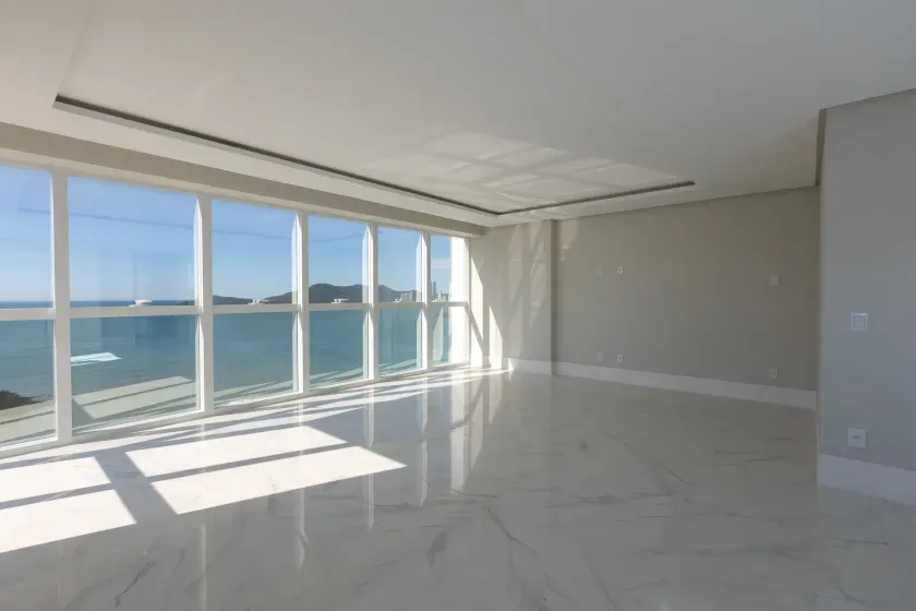 Apartamento vista mar e andar alto! Com 4 suítes e 3 vagas no Bairro Pioneiros em Balneário Camboriú — foto 4