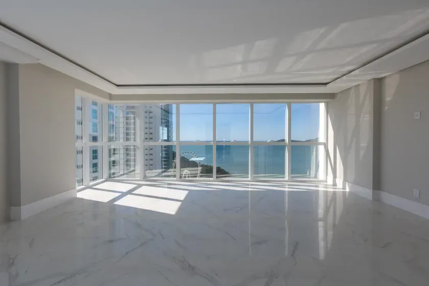 Apartamento vista mar e andar alto! Com 4 suítes e 3 vagas no Bairro Pioneiros em Balneário Camboriú — foto 2