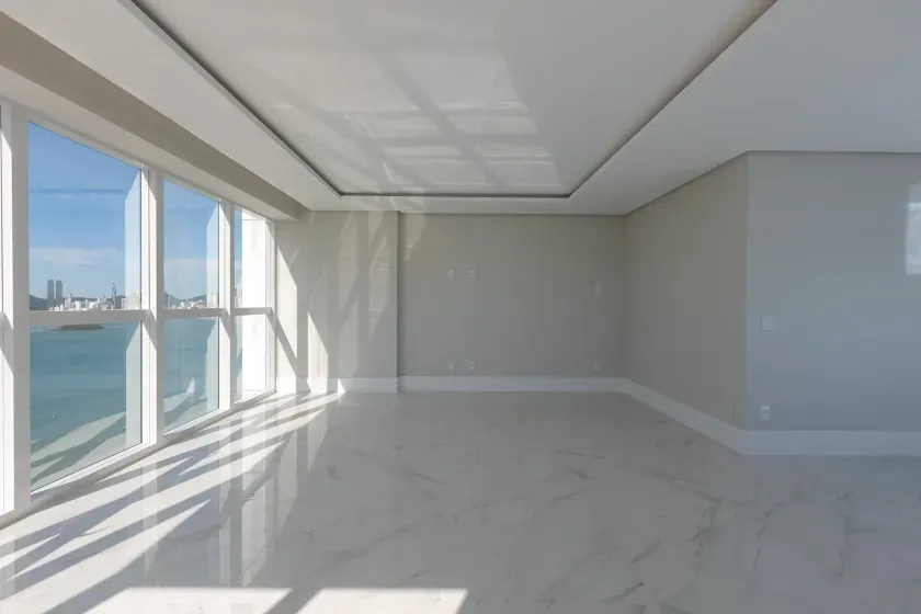 Apartamento vista mar e andar alto! Com 4 suítes e 3 vagas no Bairro Pioneiros em Balneário Camboriú — foto 5