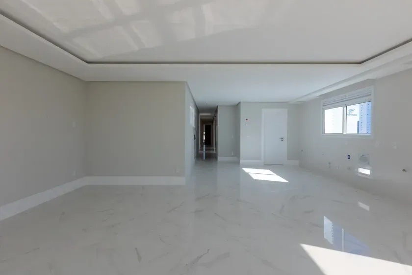 Apartamento vista mar e andar alto! Com 4 suítes e 3 vagas no Bairro Pioneiros em Balneário Camboriú — foto 7