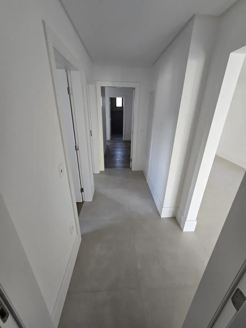 Apartamento novo alto padrão com 4 suítes e 4 vagas de garagem no Centro de Balneário Camboriú. — foto 13