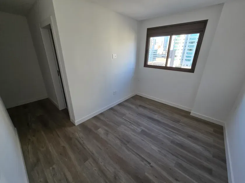 Apartamento novo alto padrão com 4 suítes e 4 vagas de garagem no Centro de Balneário Camboriú. — foto 10