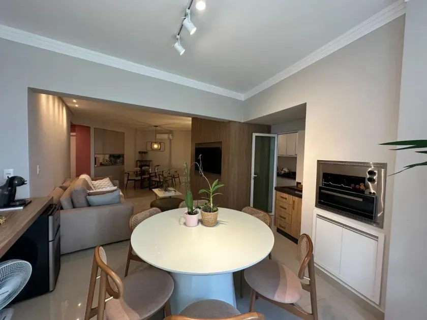 Apartamento finamente mobiliado com 3 suítes e 2 vagas de garagem no Centro  Balneário Camboriú — foto 5