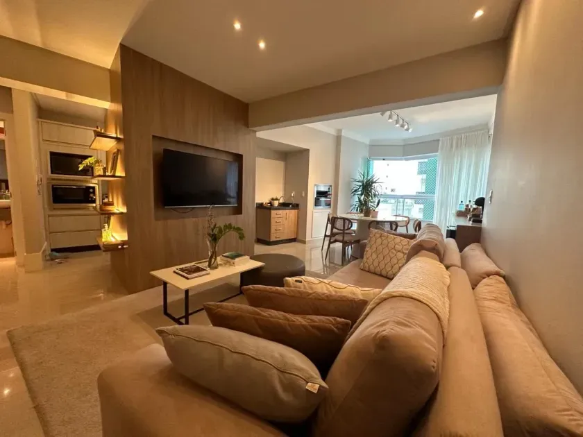 Apartamento finamente mobiliado com 3 suítes e 2 vagas de garagem no Centro  Balneário Camboriú