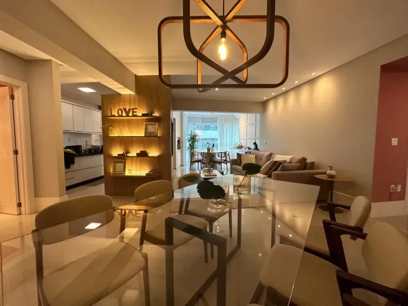 Apartamento finamente mobiliado com 3 suítes e 2 vagas de garagem no Centro  Balneário Camboriú — foto 3