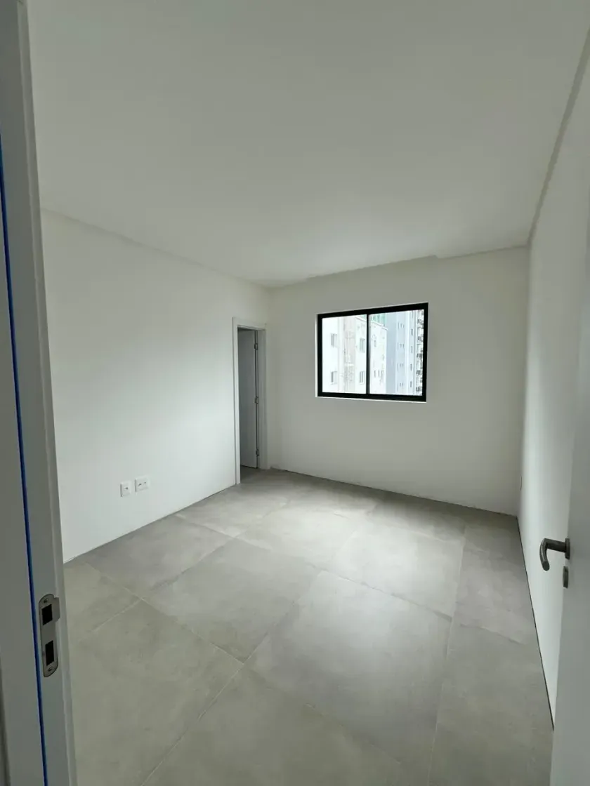 Apartamento no Centro com 4 suítes e 3 vagas de garagem em Balneário Camboriú — foto 2