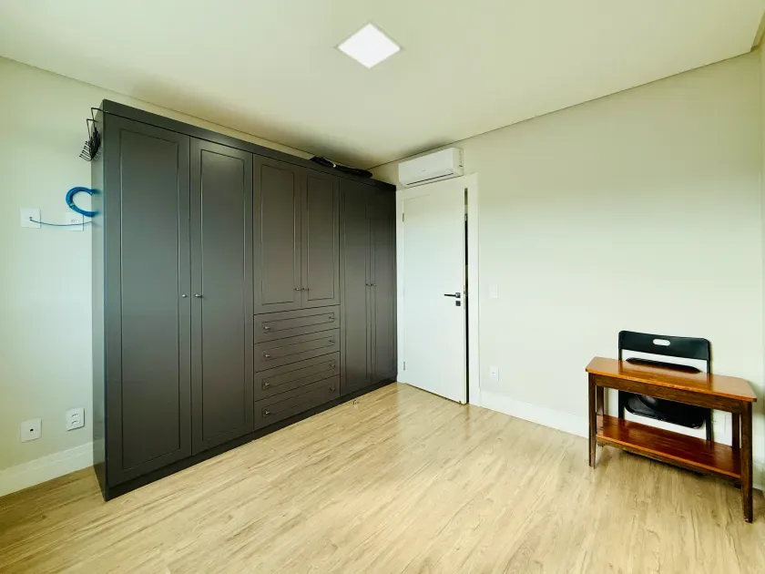 Apartamento mobiliado com 4 dormitórios sendo 2 suítes e 2 vagas de garagem em Balneário Camboriú — foto 12
