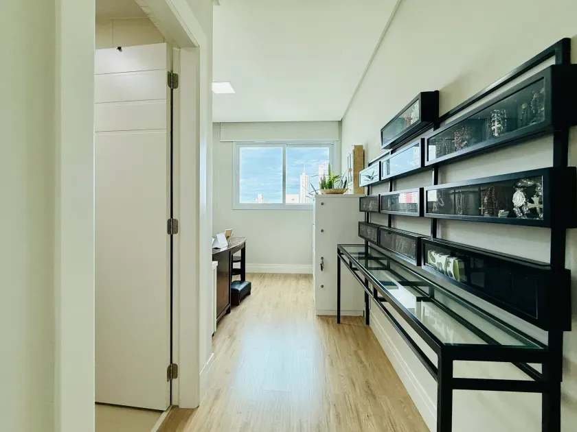Apartamento mobiliado com 4 dormitórios sendo 2 suítes e 2 vagas de garagem em Balneário Camboriú — foto 14