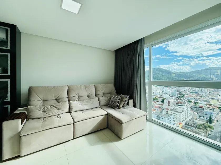 Apartamento mobiliado com 4 dormitórios sendo 2 suítes e 2 vagas de garagem em Balneário Camboriú — foto 2