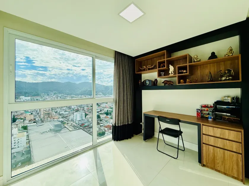 Apartamento mobiliado com 4 dormitórios sendo 2 suítes e 2 vagas de garagem em Balneário Camboriú — foto 11