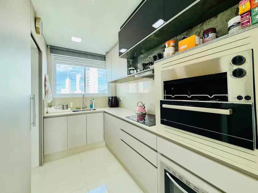 Apartamento mobiliado com 4 dormitórios sendo 2 suítes e 2 vagas de garagem em Balneário Camboriú — foto 5