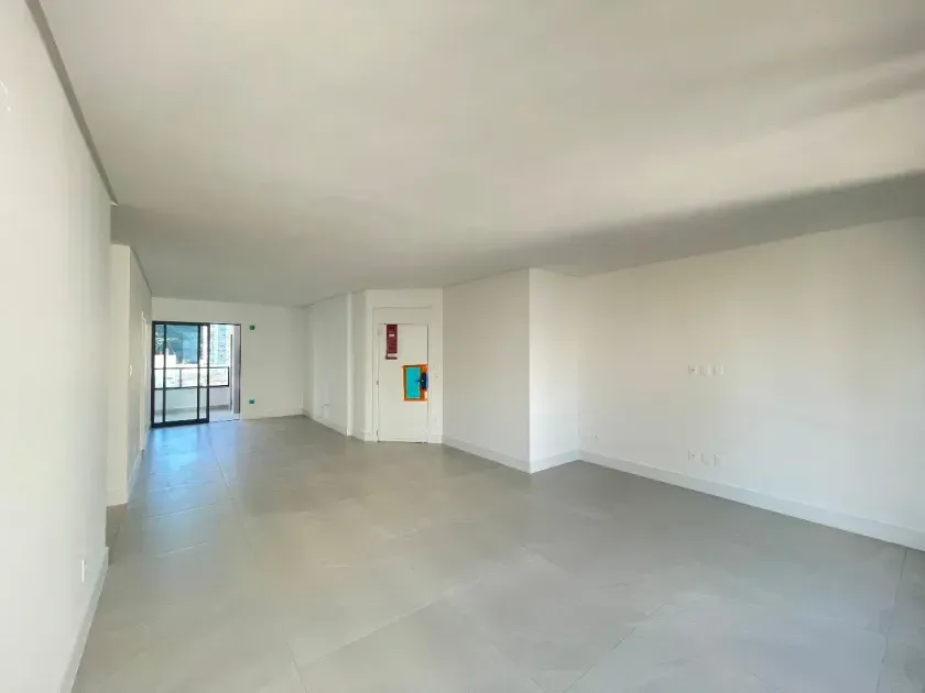 Apartamento com 3 suítes e 2 vagas de garagem - em Balneário Camboriú/SC — foto 6