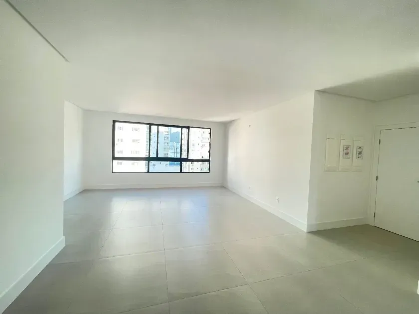 Apartamento com 3 suítes e 2 vagas de garagem - em Balneário Camboriú/SC — foto 8