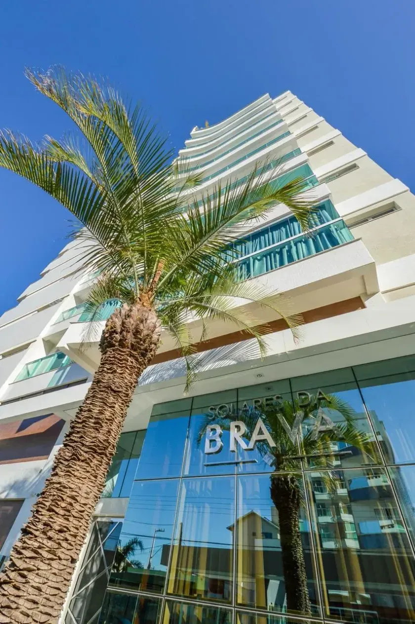 Apartamento mobiliado com 3 suítes e 3 vagas de garagem na Praia Brava em Itajaí — foto 8