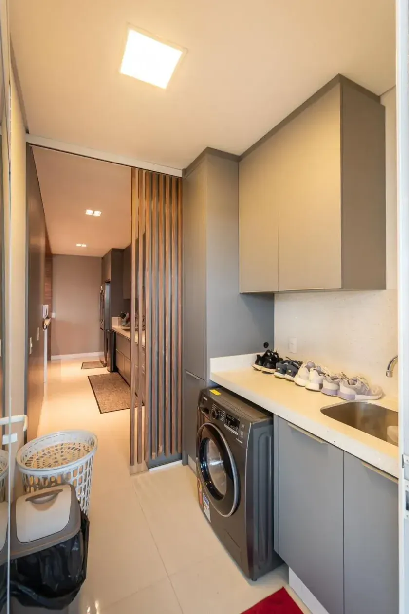 Apartamento mobiliado com 3 suítes e 3 vagas de garagem na Praia Brava em Itajaí — foto 11